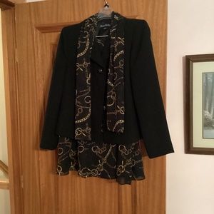 Skirt suit